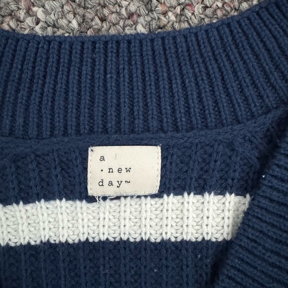 a new day Navy and White V-Neck Chunky Fall Sweater size Large - Picture 2 of 5